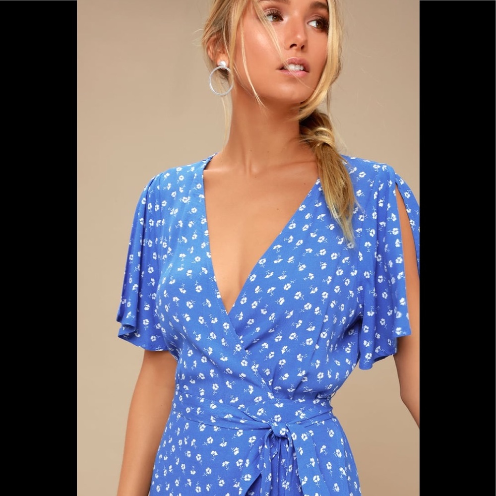 Lulu’s Maretta Blue White Floral Wrap Dress xs
